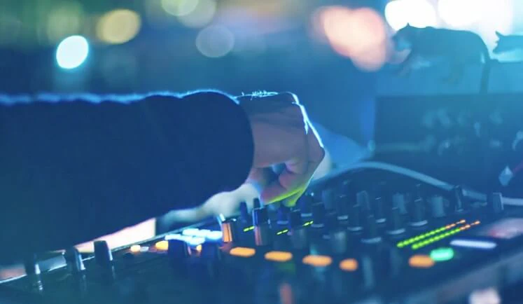 Electronic DJ