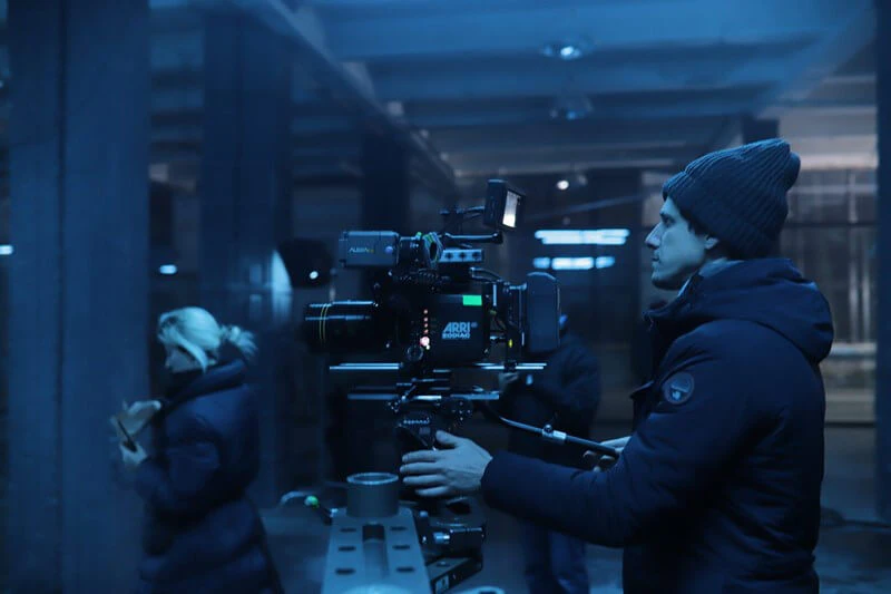 A bigger camera sensor size means a bigger camera
